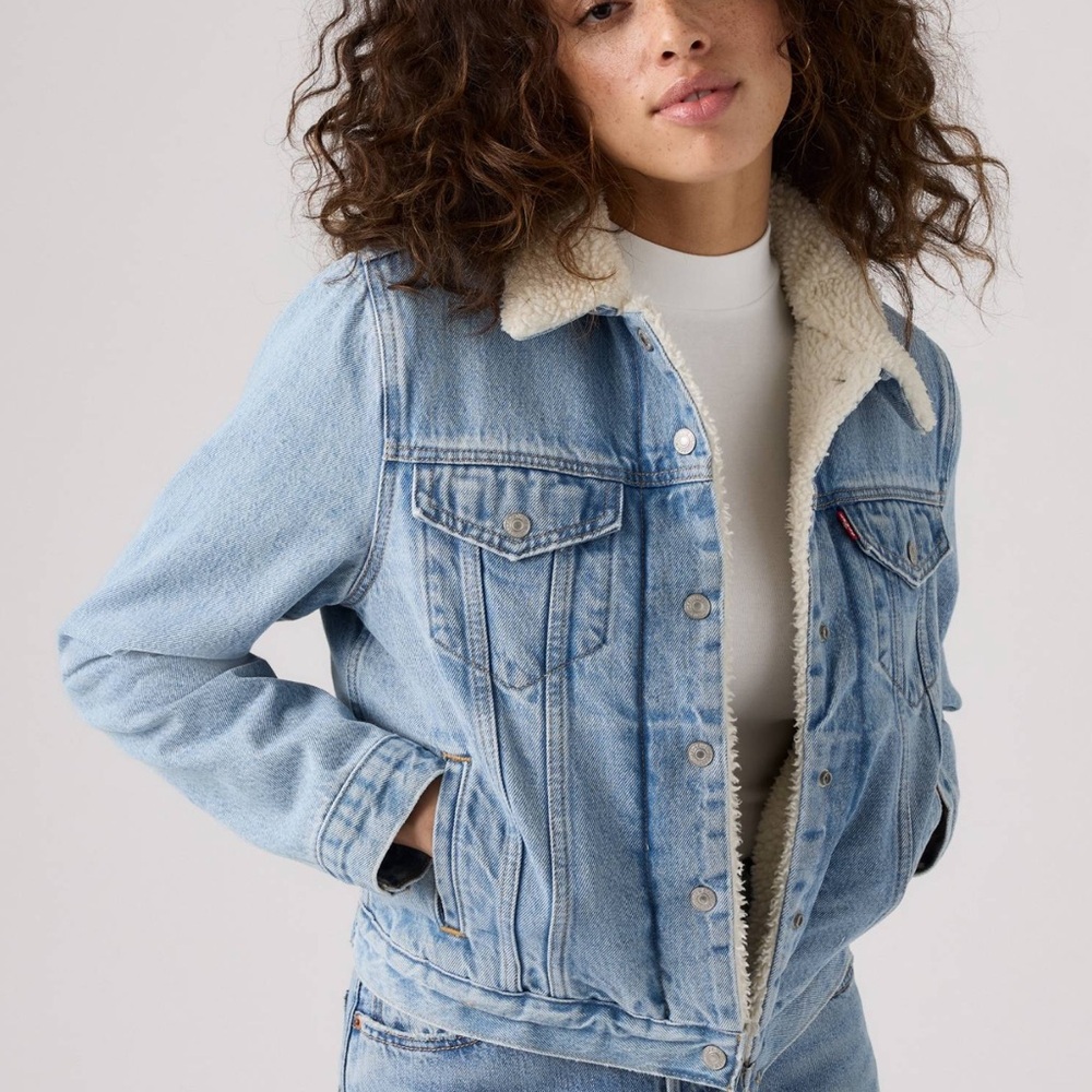 Levi’s trucker jacket Women's Light Blue Denim Jacket with Sherpa Lining